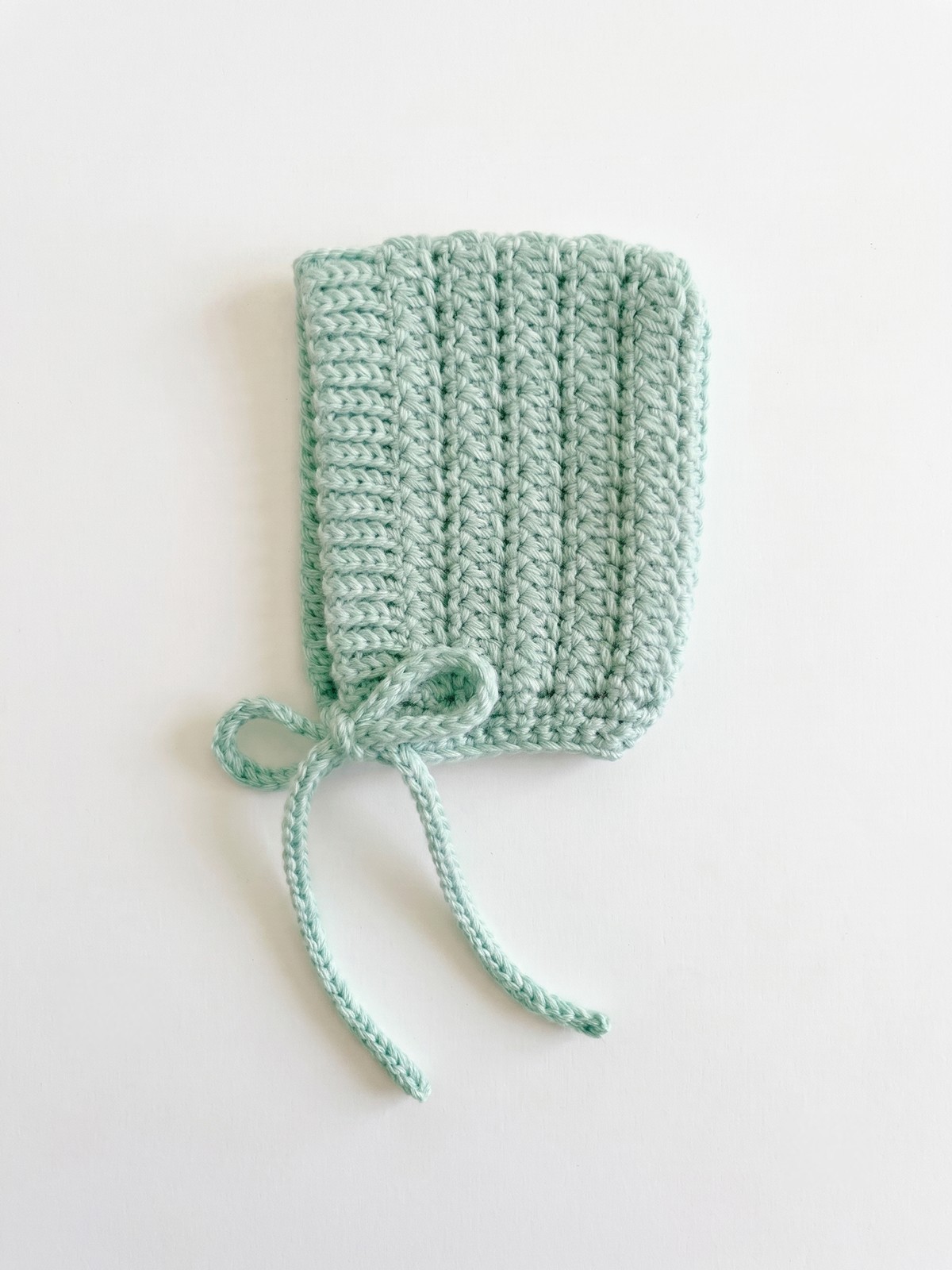 Free Crochet Cluster Stitch Baby Bonnet Pattern (Newborn – 3 Months)