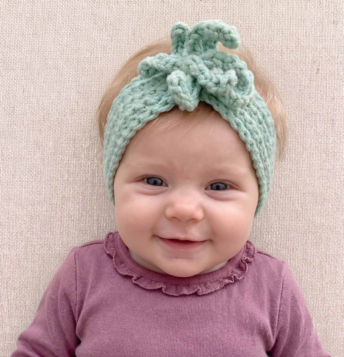Free Crochet Twist Knot Baby Headband Pattern (Newborn – 12 Months)